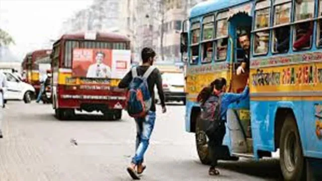 পথে কমছে বাস, সমস্যায় নিত্যযাত্রীরা