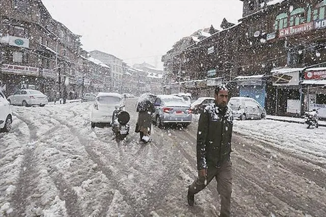 বরফে ঢাকলো শ্রীনগর