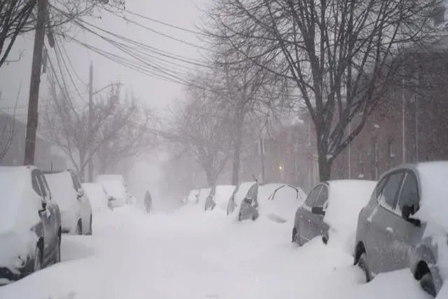 বিপুল তুষারপাতে জর্জরিত আমেরিকা, একাধিক জায়গায় জারি সতর্কতা
