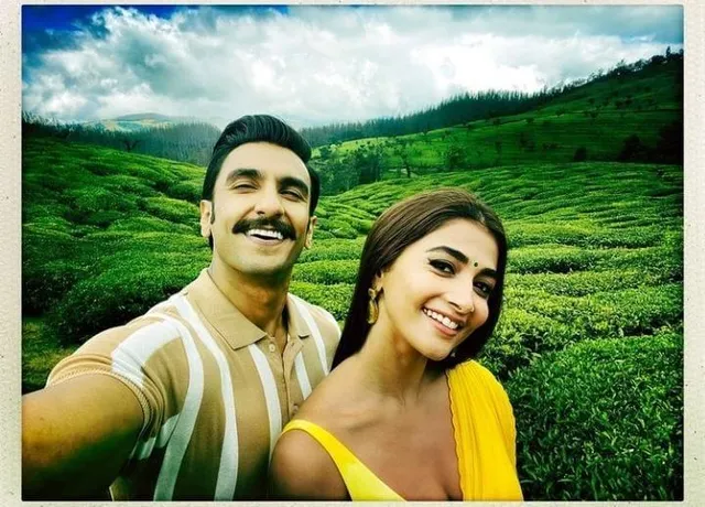 জুটি বাঁধলো রণবীর সিং ও পূজা হেগড়ে