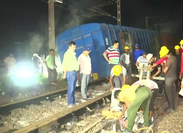 লাইনচ্যুত মালগাড়ি, ব্যাহত রেল পরিষেবা