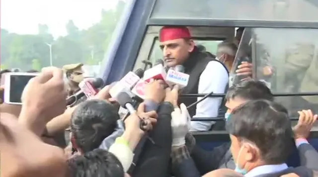 হল না শেষরক্ষা, আটক করা হল অখিলেশকে