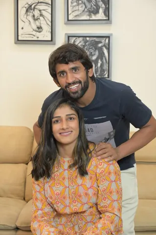 সহধর্মিণী সঙ্গীতার সঙ্গে মিষ্টি ছবি পোস্ট করলেন বজরং পুনিয়া