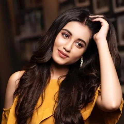 ‘সিক্রেটলি ক্যাপচার্ড ওয়ান।’ : স্বস্তিকা দত্ত