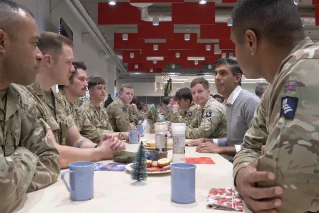 বড়দিনে সেনাবাহিনীকে গুরুত্ব ঋষির