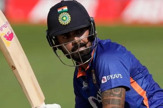 একের পর এক উইকেট পতন ভারতের