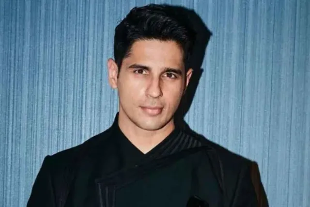 বিয়ের পরে কাজে ফিরলেন সিদ্ধার্থ