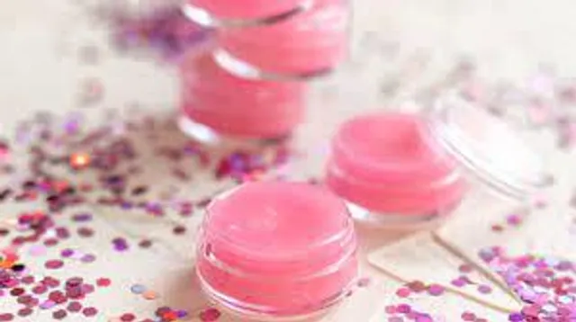 বাড়িতেই বানিয়ে নিন শিমার লিপ বাম