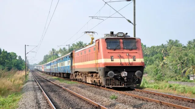Gunfire and Attacks on Puri-New Delhi Train at Odisha Station