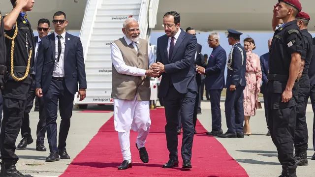 PM Modi, Cyprus President Christodoulides Exchange Delegation Introductions at Nicosia