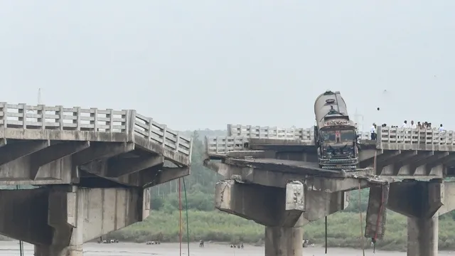 1000167575