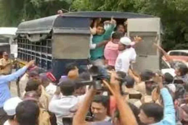 'Pakistan Zindabad' slogans, RJD leader next to protesters