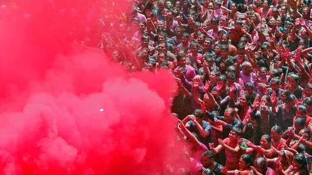 Top 3 ways to clear Holi Colour