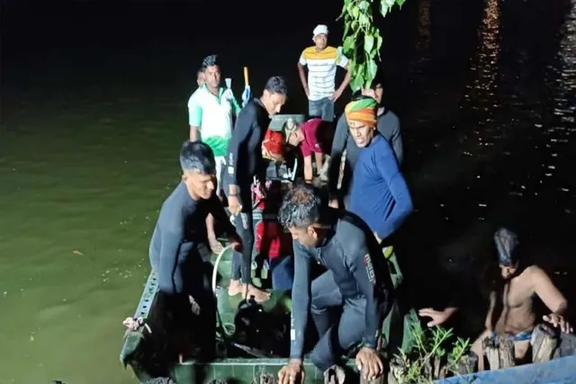 See the last moments of the two boys struggling in Lake to stay alive