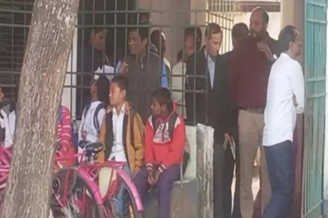 Central delegation at Amdanga Panchayat office