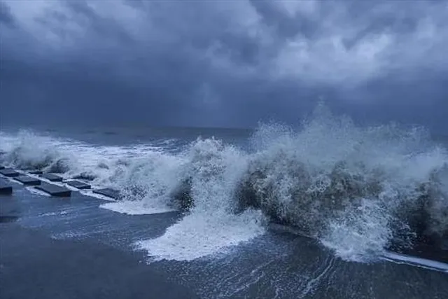 Low pressure over Bay of Bengal with possibility of cyclogenesis in few days