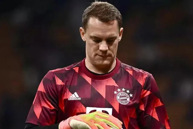 Bayern CEO Oliver Kahn is in search for Manuel Neuer's replacement