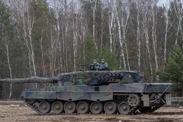 First Polish Leopard 2 tanks delivered to Ukraine, defense ministry says