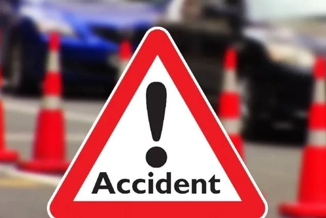 Police car hit by a private bus, 1 killed and 6 injured