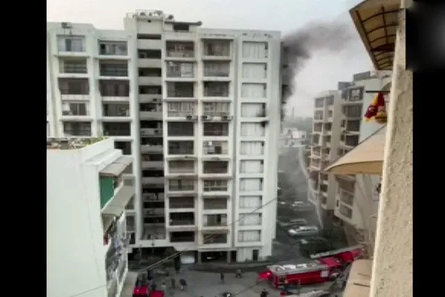 Teenage girl dies in fire at Ahmedabad