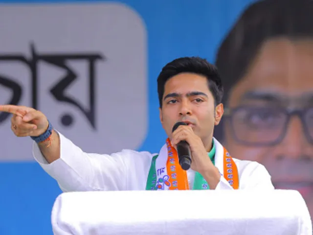 Subhendu in Solicitor General's House, Abhishek demands the truth behind he meeting