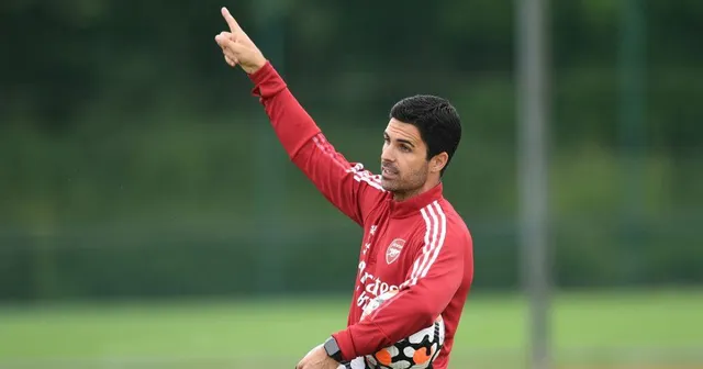 Arteta in line of fire