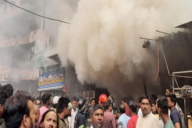 Massive fire breaks out in Maharashtra
