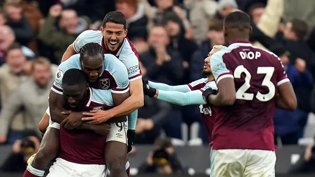 West Ham 3-2 Chelsea: Hammers come back to stun Premier League leaders
