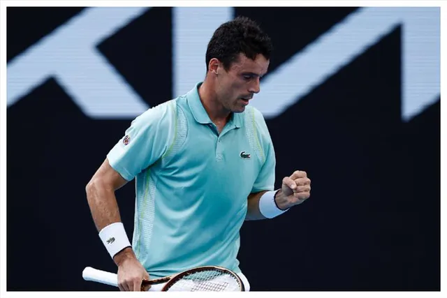 Bautista claims the final spot in the last 16 as he gets past Murray