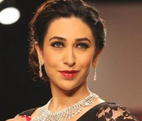 Karisma Kapoor with Amrita Arora and Farhan Akhtar in London