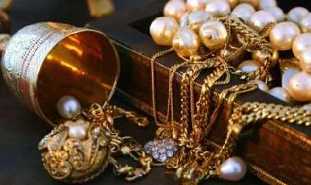 How do you save your jewellery from the humidity of the monsoon?