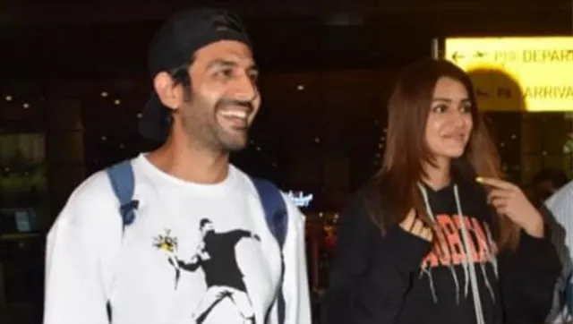 Kriti Sanon and Kartik Aaryan spotted at the airport