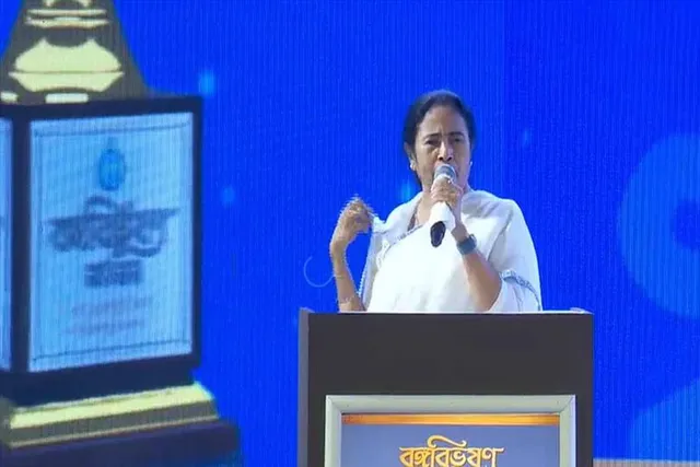 ``I am personally hurt.. Can't believe that he could do such a thing'': Mamata