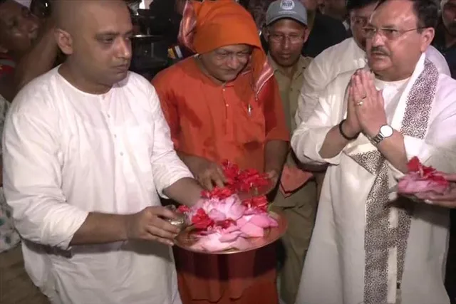 JP Nadda offered prayers at Belur Math