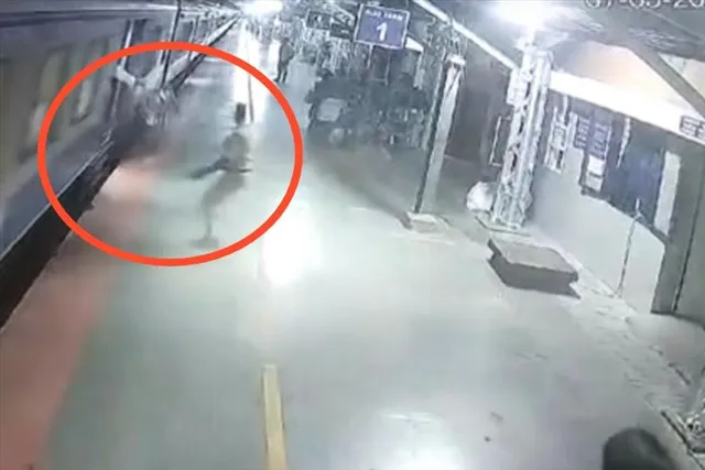 RPF saves the life of a minor