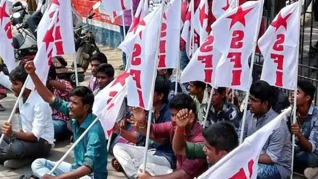 SFI activists-supporters clash with police outside the assembly