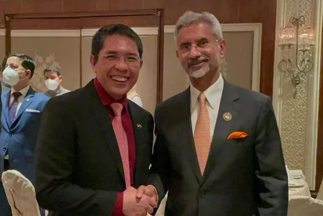 The Foreign Minister met with the Minister of Singapore Maliki Osman