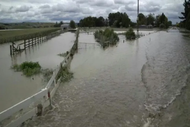 New Zealand Troops Supply Aid To Storm-hit Towns