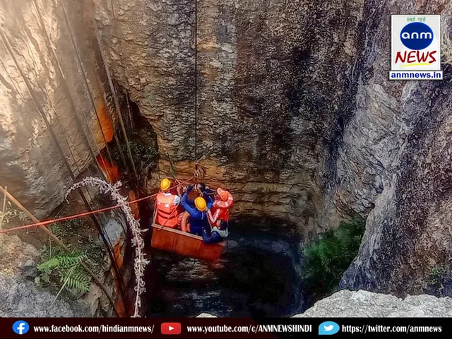 Many people are trapped inside the coal mine