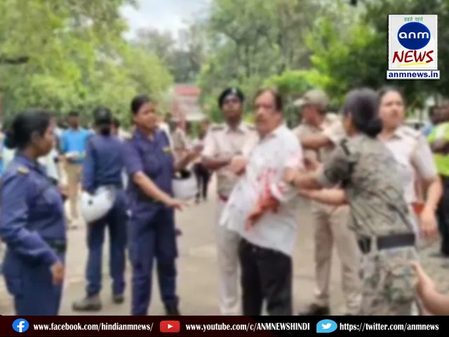 An industrialist was bleeding in the premises of the District Magistrate Office