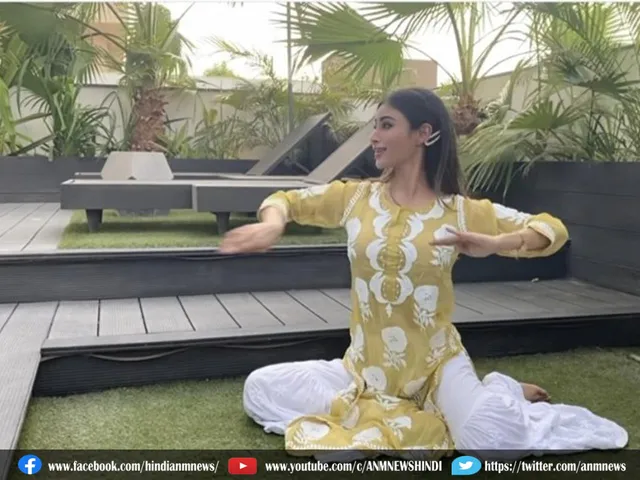 mouni roy