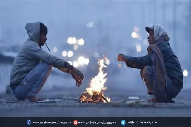 दिल्ली: शीतलहर से कांपे लोग
