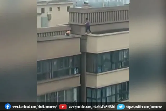 इधर-उधर छलांग लगा रहे थे बच्चे, देखे वीडियो