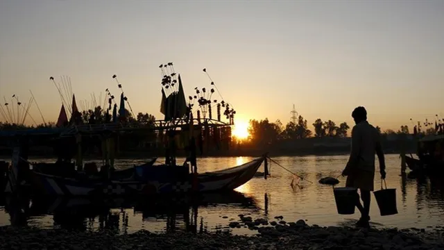 पंजाब सीमा पर हिरासत में ली गई पाकिस्तानी नाव
