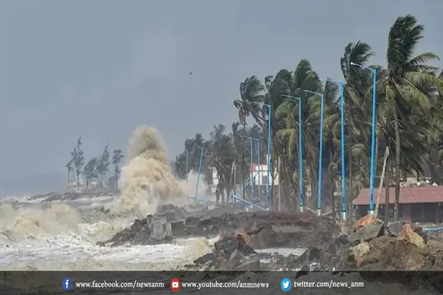 100 किमी की रफ्तार से बढ़ रहा तूफान, बंगाल में भारी बारिश का अलर्ट