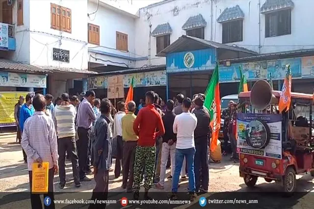 भाजपा की तरफ से विभिन्न मांगों को लेकर आज अंडाल बीडीओ कार्यालय में धरना प्रदर्शन