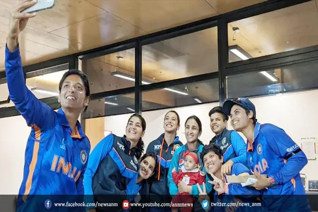 IND vs PAK Women World Cup: मैच के बाद पाकिस्तानी कप्तान की बेटी के साथ इंडियन प्लेयर्स की मस्ती