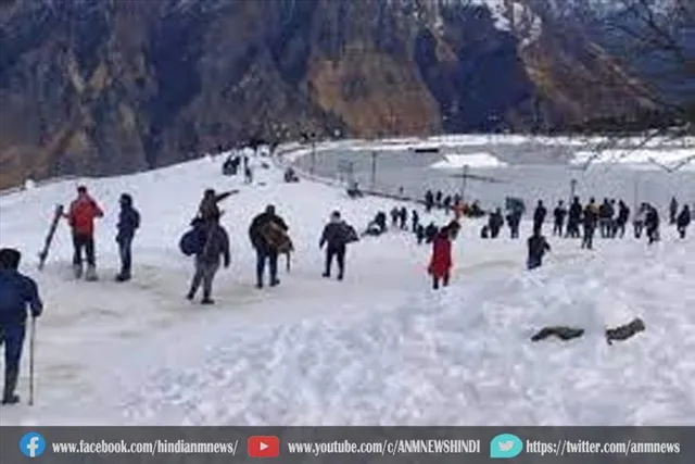 नए साल के जश्न के लिए औली पहुंचे पर्यटक