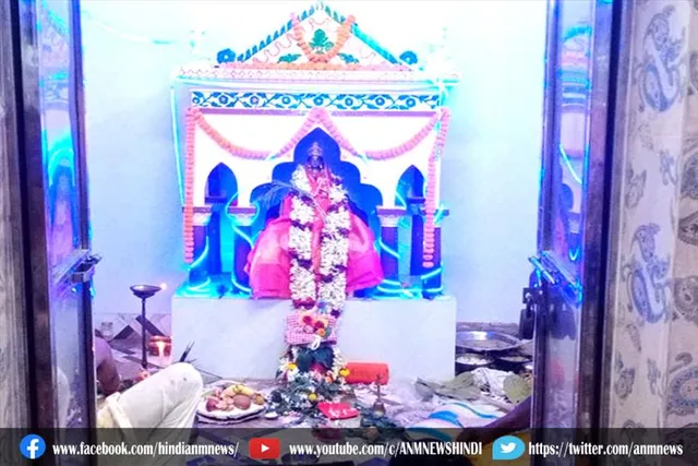 100 साल पुरानी मां लक्ष्मी की कीमती अष्टधातु मूर्ति पुलिस के कड़े पहरे में मंदिर पहुंचीं