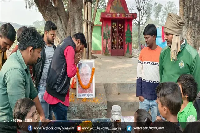 कुल्टी के वार्ड 70 में मनाया गया अटल बिहारी वाजपेई का जन्म दिवस
